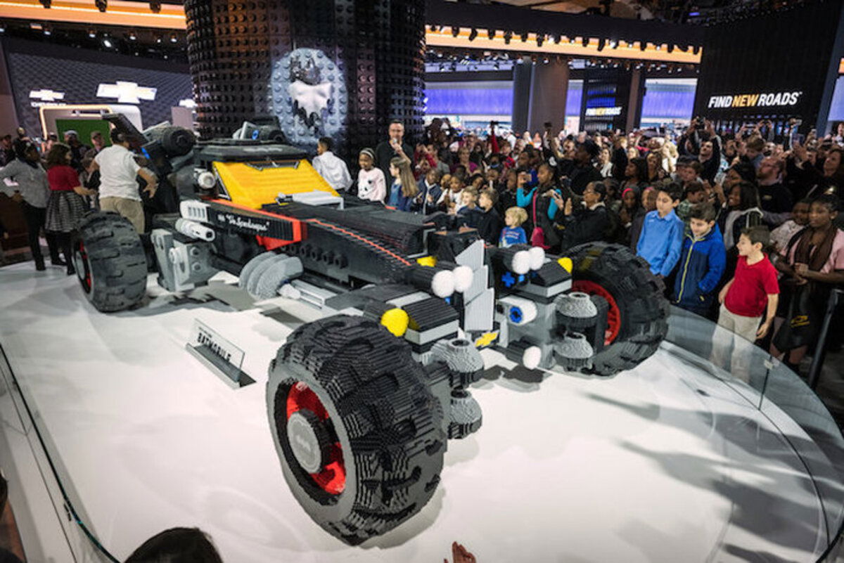 Lego, Batmobile a grandezza naturale a Detroit - Saloni 