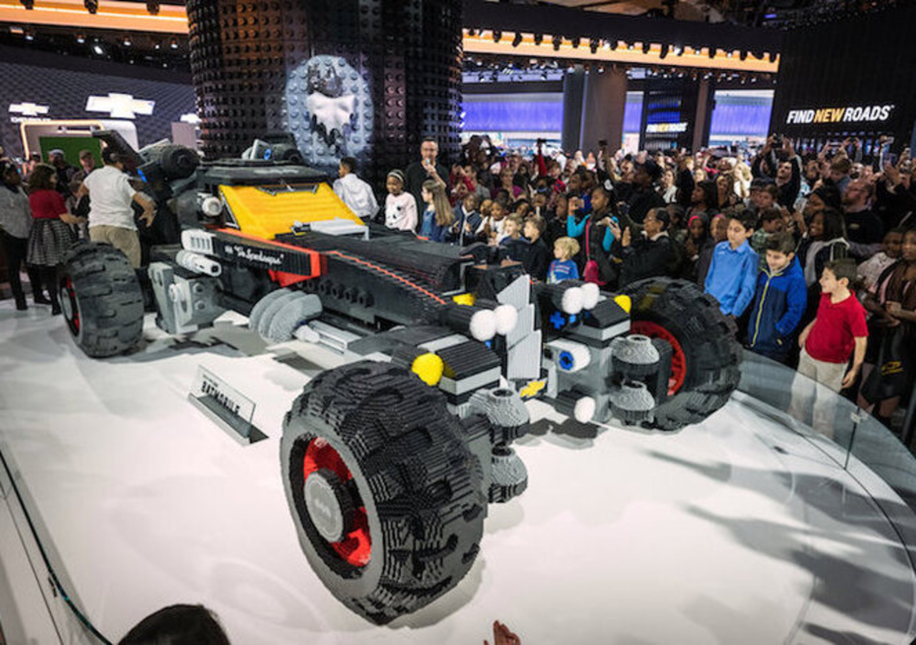 Lego, Batmobile a grandezza naturale a Detroit - Saloni 