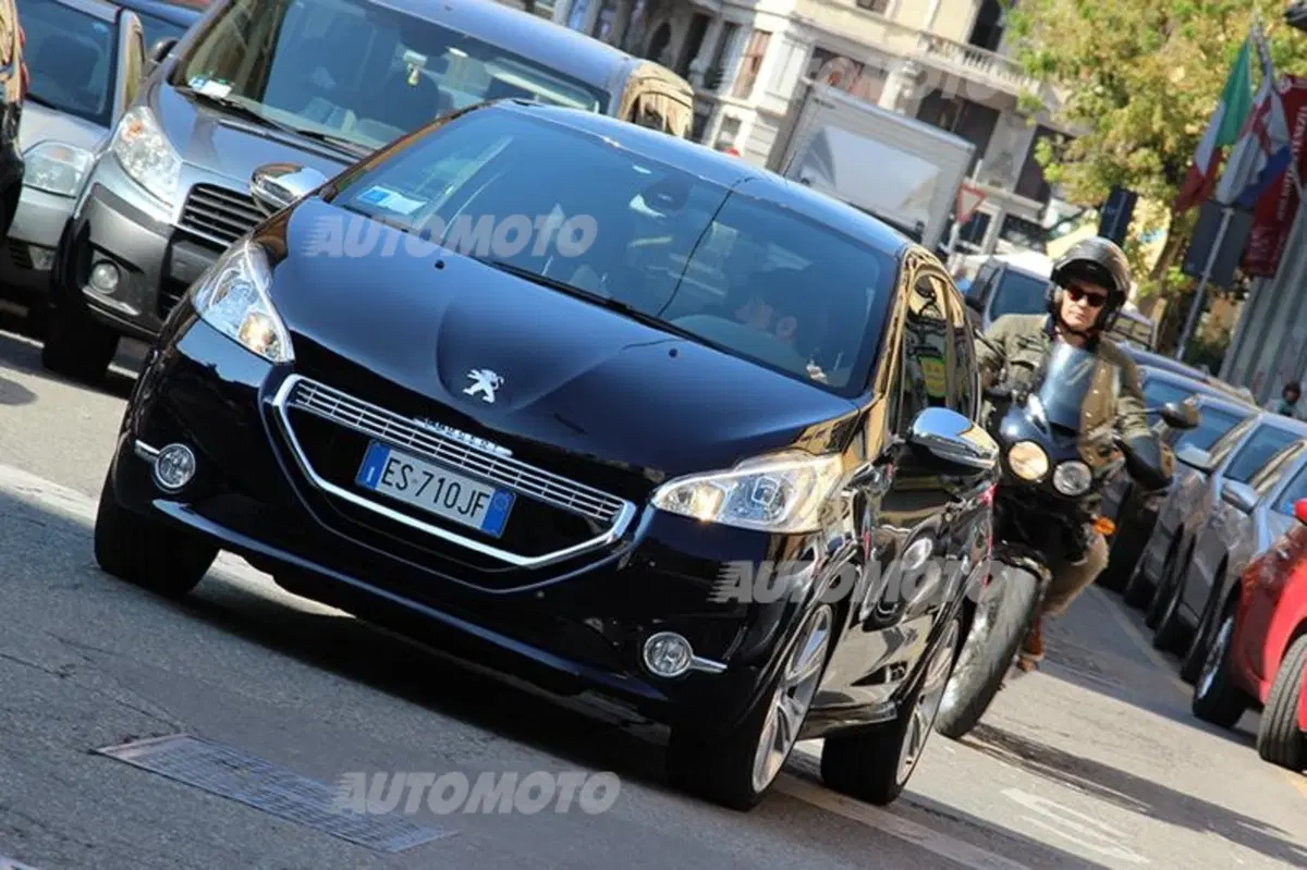 Peugeot 208 XY (5)