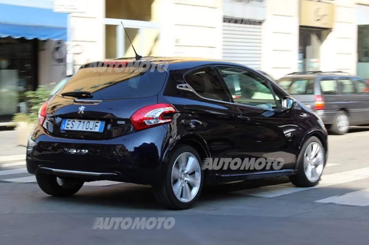 Peugeot 208 XY (6)