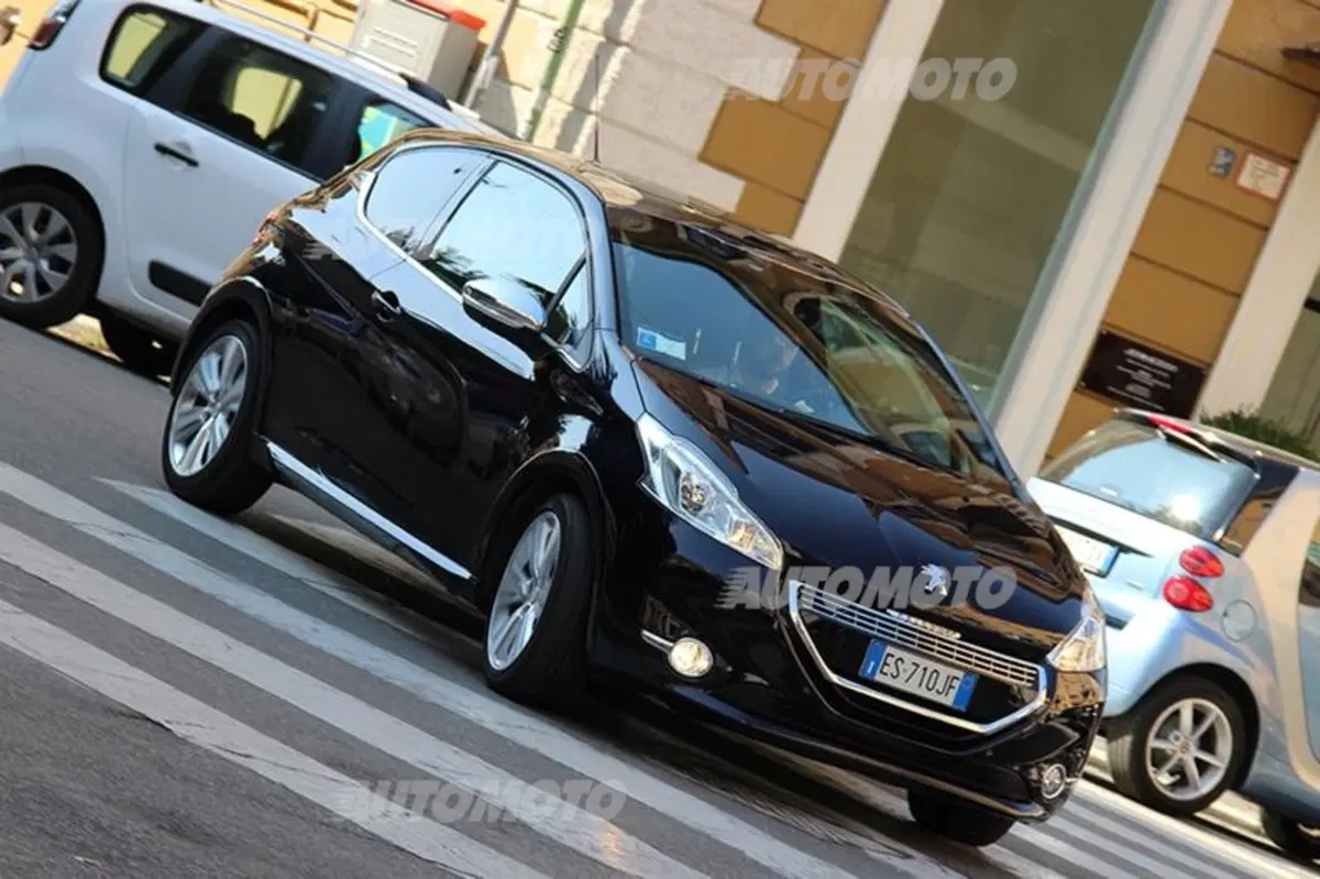 Peugeot 208 XY (7)