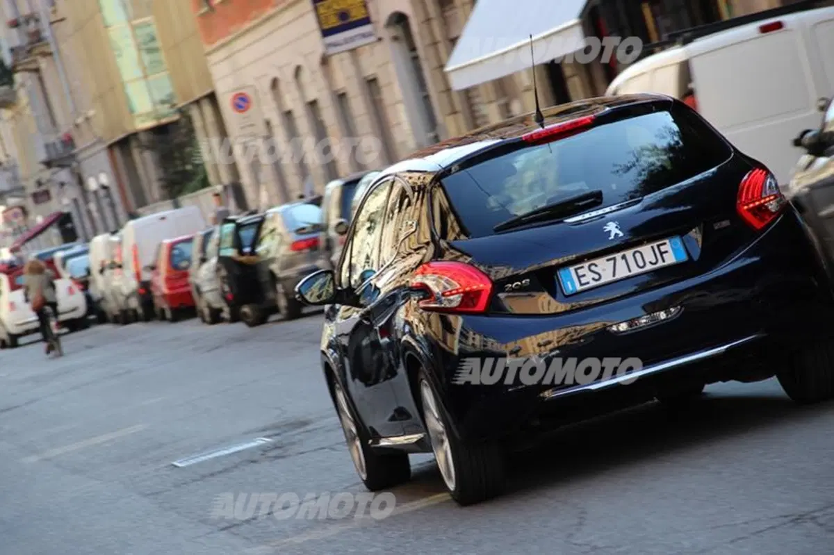 Peugeot 208 XY (8)