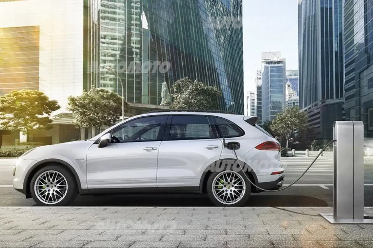 Porsche Cayenne S E-Hybrid: quanto consuma davvero? La video-prova (14)