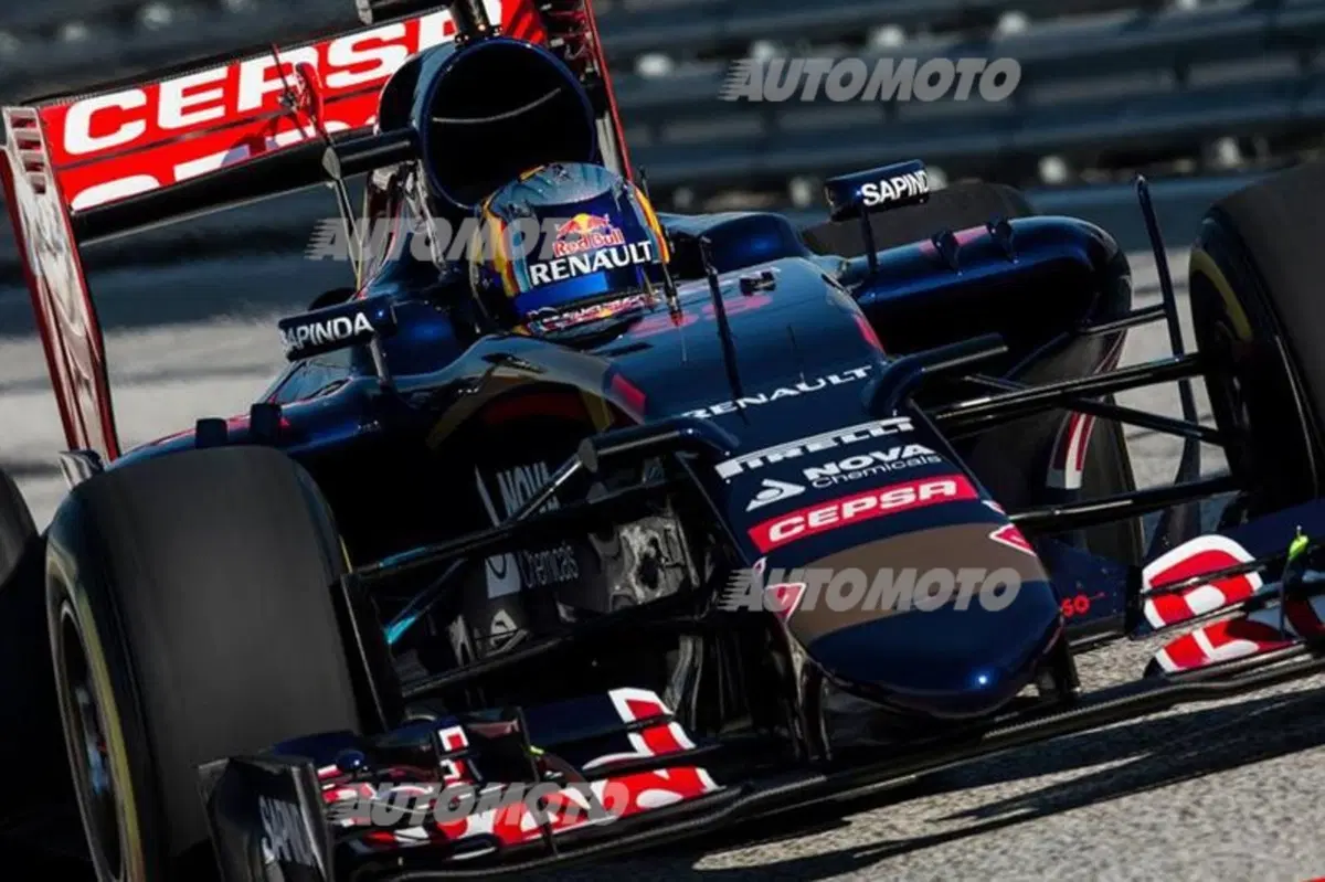 Toro Rosso STR10: la monoposto 2015 per i rookie Verstappen e Sainz (4)