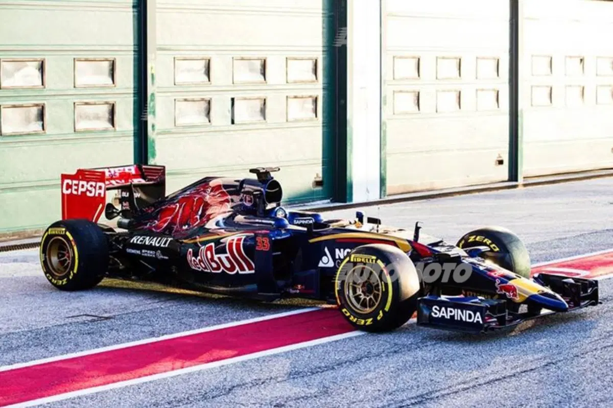 Toro Rosso STR10: la monoposto 2015 per i rookie Verstappen e Sainz (6)