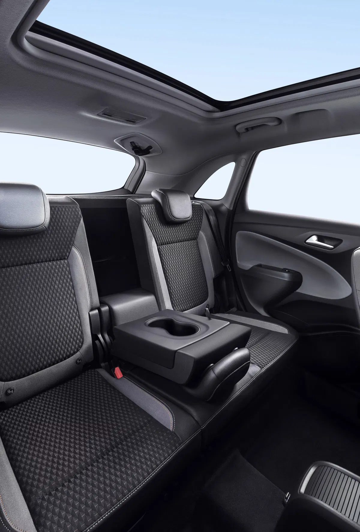 Nuova Opel Crossland X: diffuse le immagini ufficiali (9)