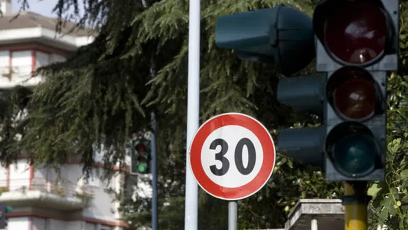 Milano: arriva la "Zona 30", limite di velocit&agrave; a 30 km/h nella "Milano Romana"