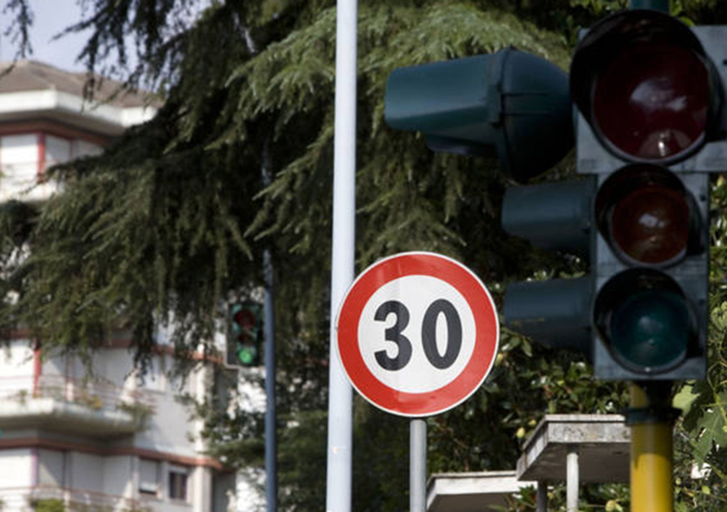 Milano: arriva la &quot;Zona 30&quot;, limite di velocit&agrave; a 30 km/h nella &quot;Milano Romana&quot;