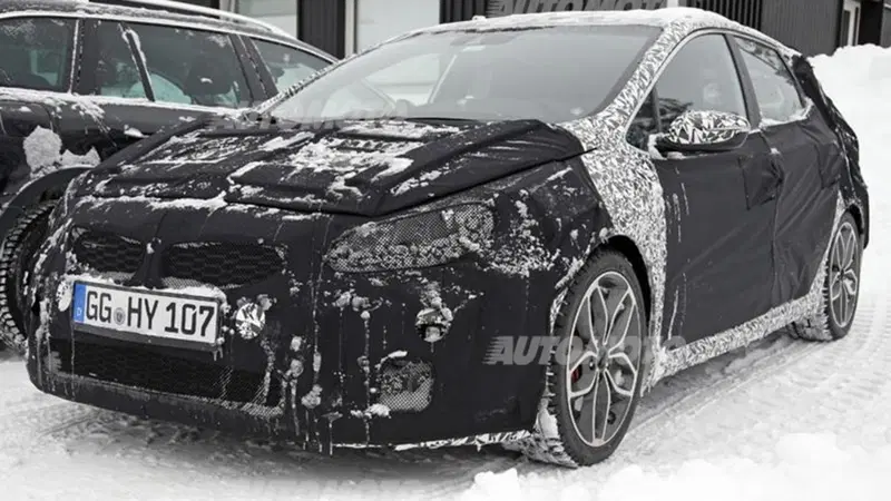 Kia Cee'd GT: ecco i primi spyshot del restyling