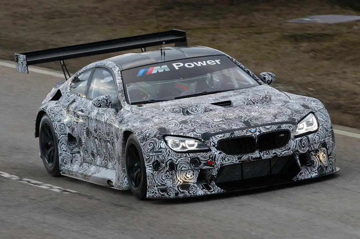 BMW M6 GT3: le prime immagini del mostro da pista tedesco