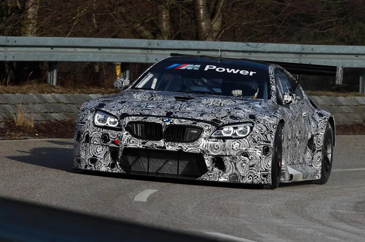 BMW M6 GT3: le prime immagini del mostro da pista tedesco (2)
