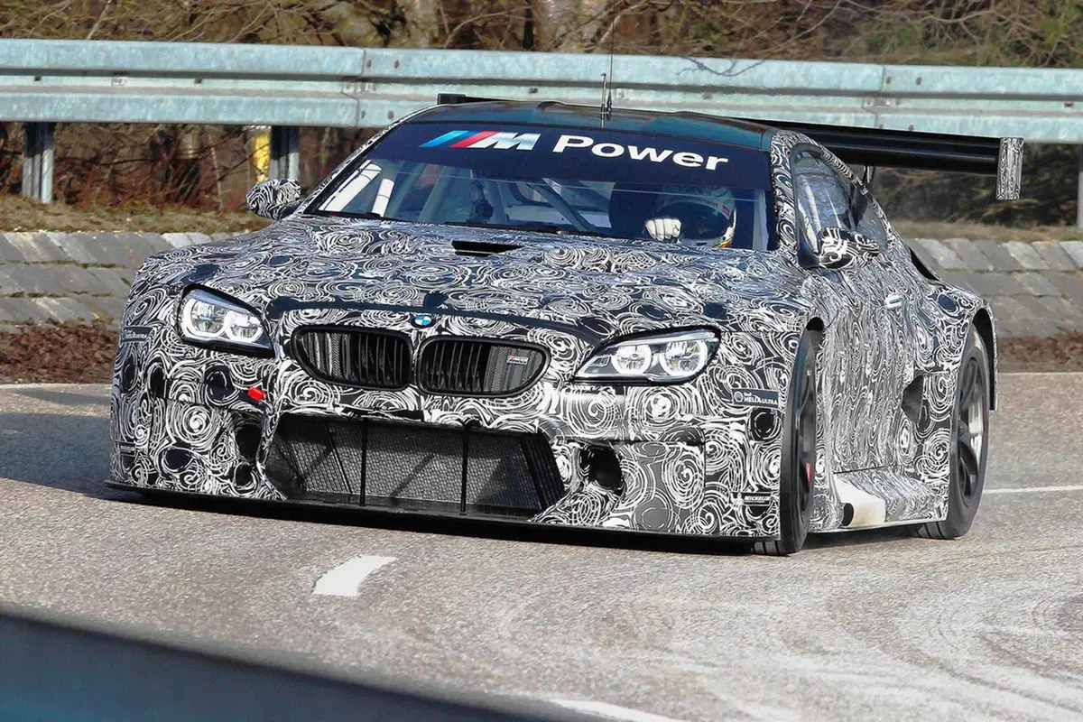 BMW M6 GT3: le prime immagini del mostro da pista tedesco (3)