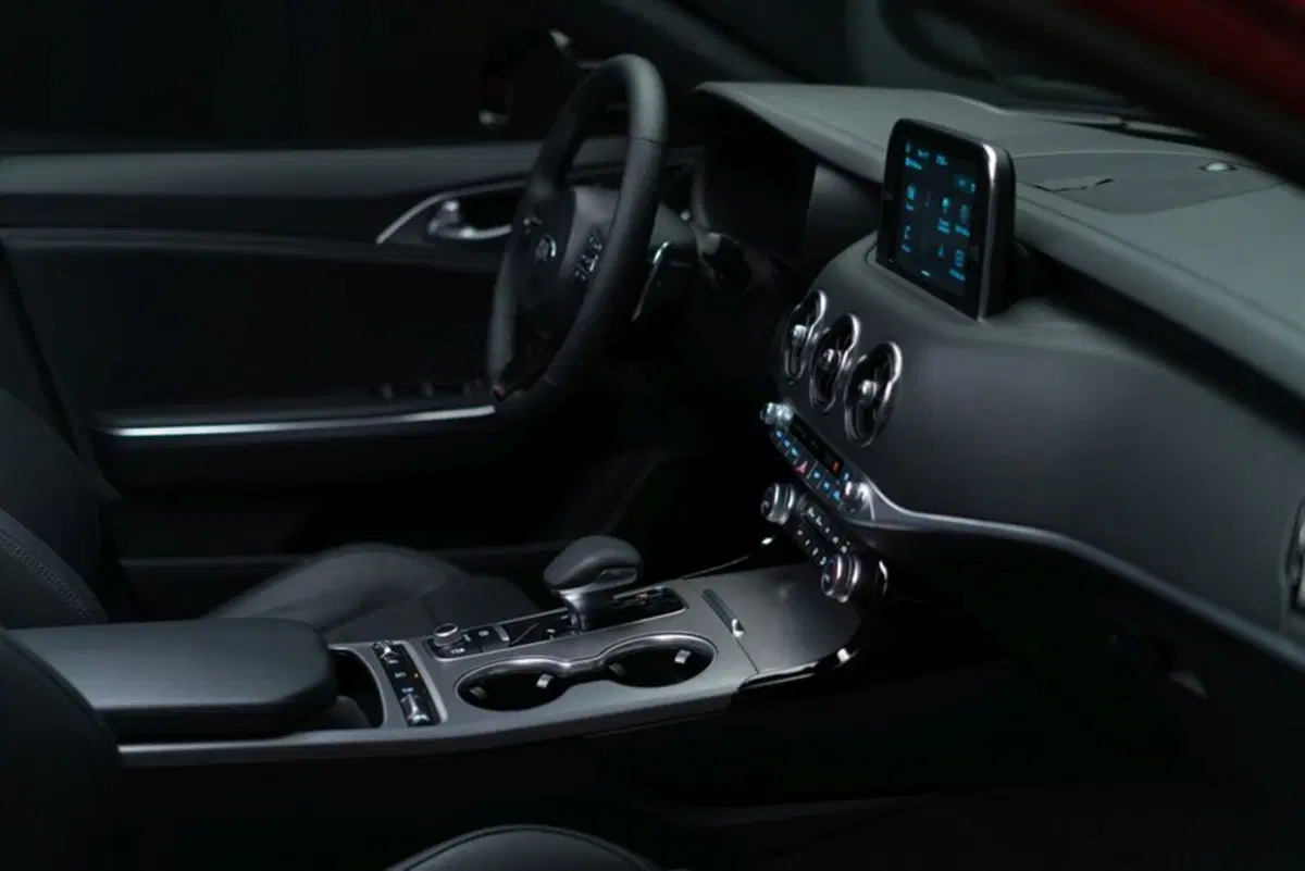 Kia Stinger: ecco il Diesel da 200 CV (14)