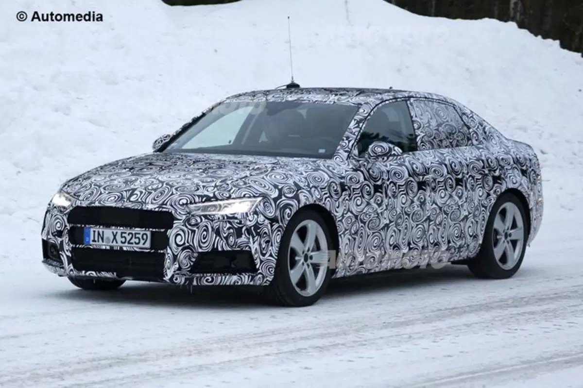 Nuova Audi A4: il muletto svela il design dei fari led (4)