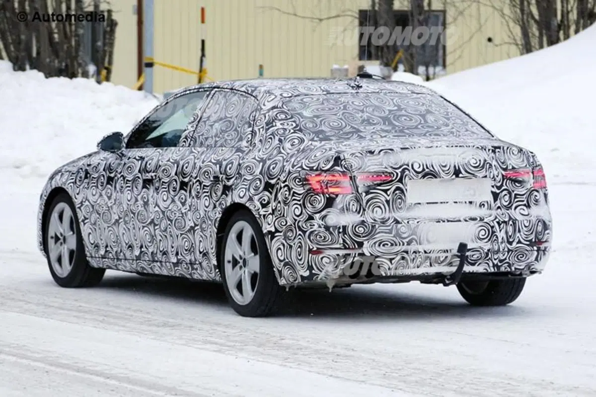 Nuova Audi A4: il muletto svela il design dei fari led (7)