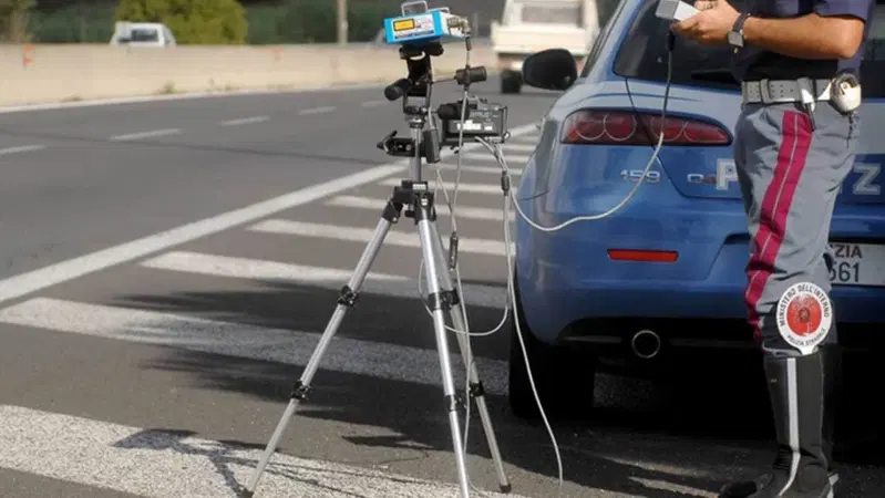 Mancano i soldi? Altro che lotta all'evasione, i comuni aumentano multe e autovelox!