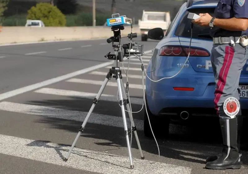 Mancano i soldi? Altro che lotta all'evasione, i comuni aumentano multe e autovelox!