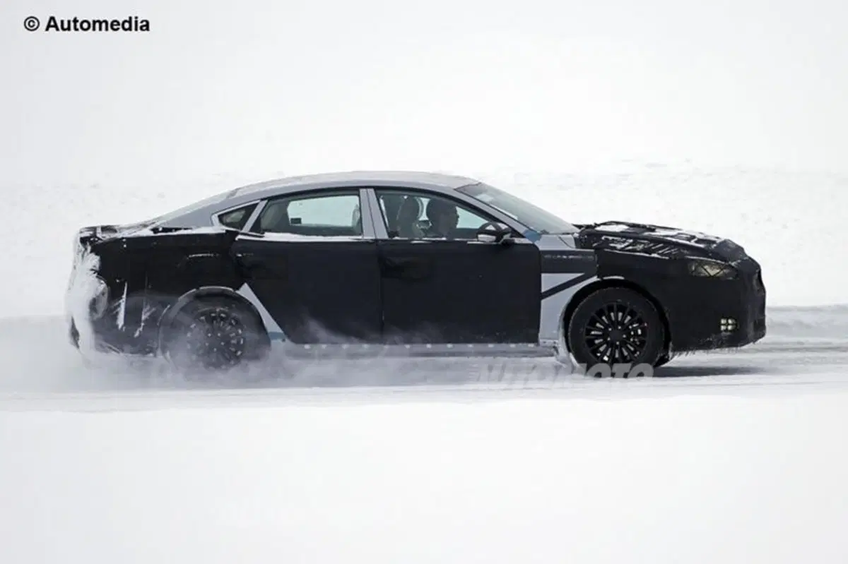 Kia Optima: ecco le prime immagini spia della berlina che arriverà in Italia (2)