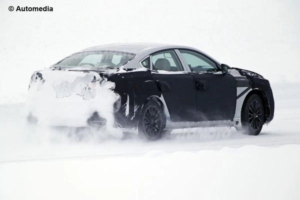 Kia Optima: ecco le prime immagini spia della berlina che arriverà in Italia (3)