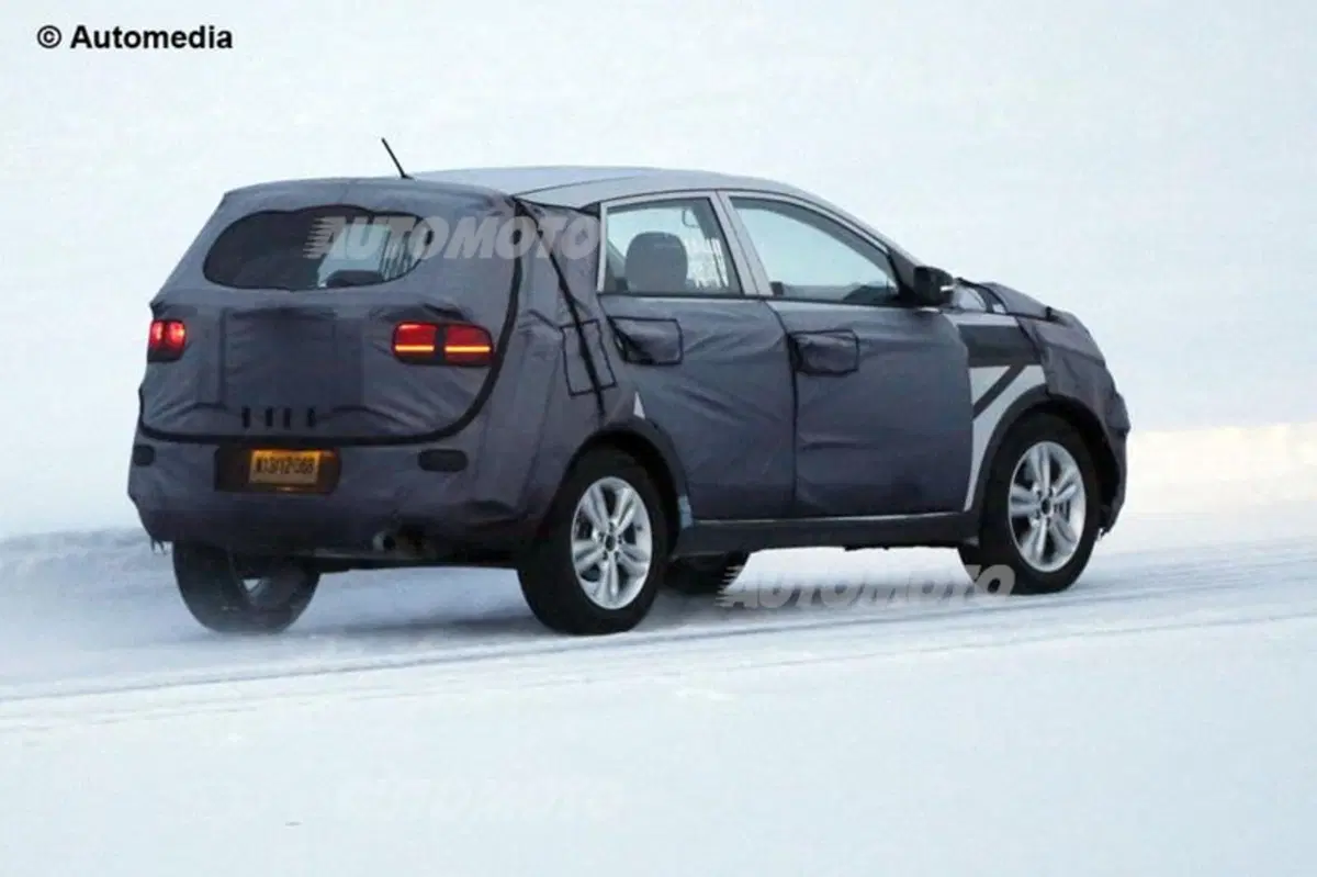 Kia Niro: il futuro SUV compatto è già su strada (2)