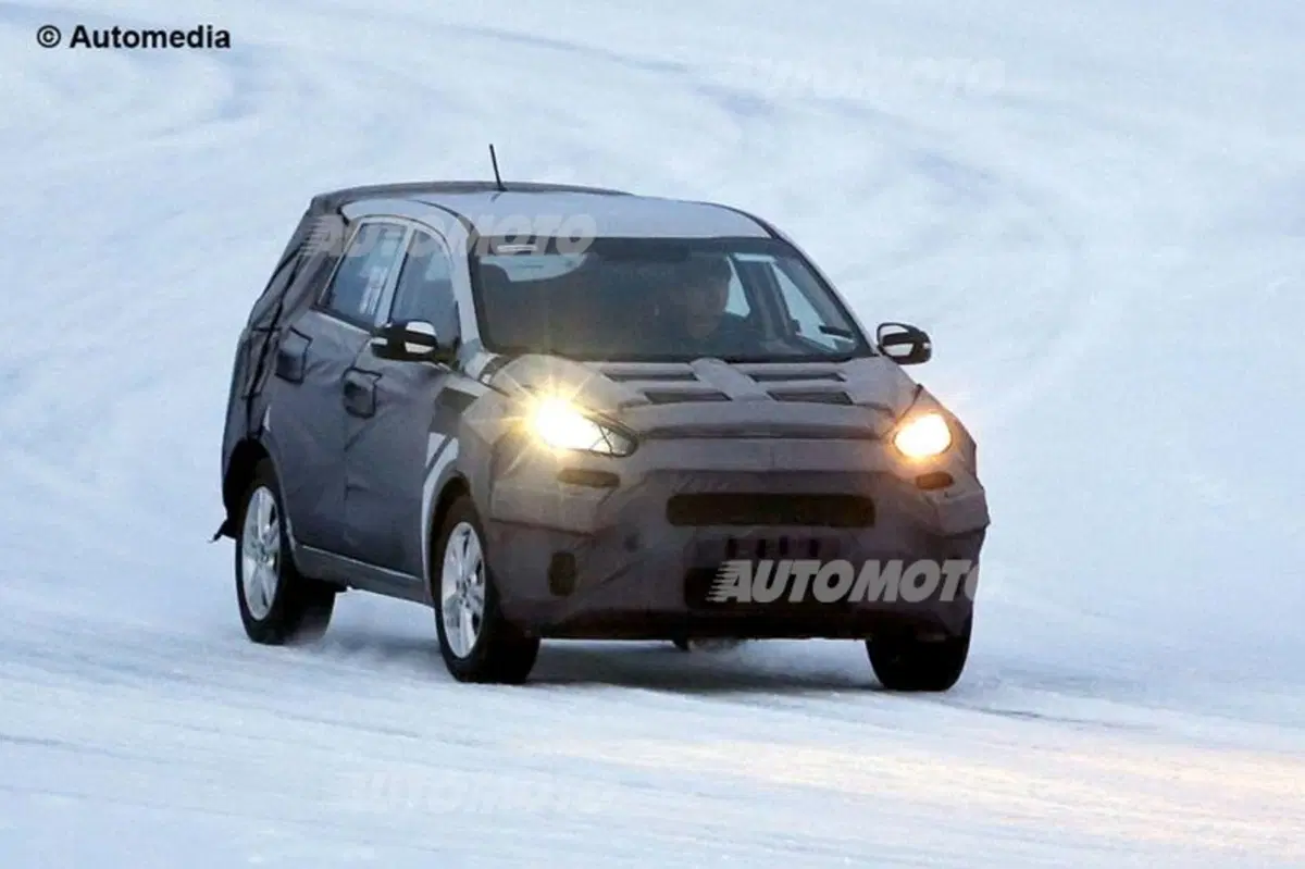 Kia Niro: il futuro SUV compatto è già su strada (3)
