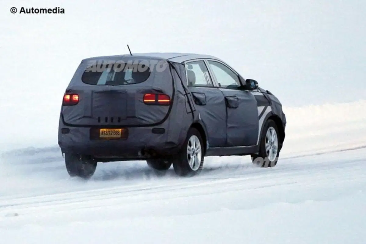 Kia Niro: il futuro SUV compatto è già su strada (7)