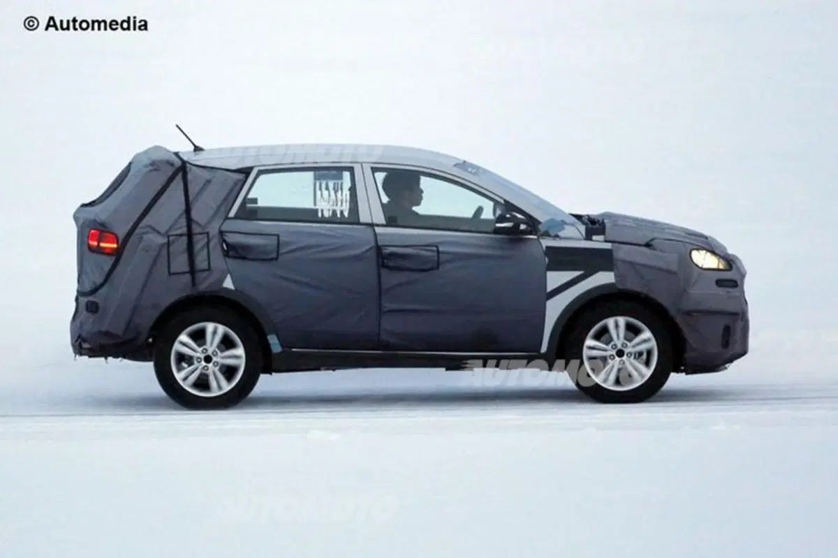 Kia Niro: il futuro SUV compatto è già su strada (8)