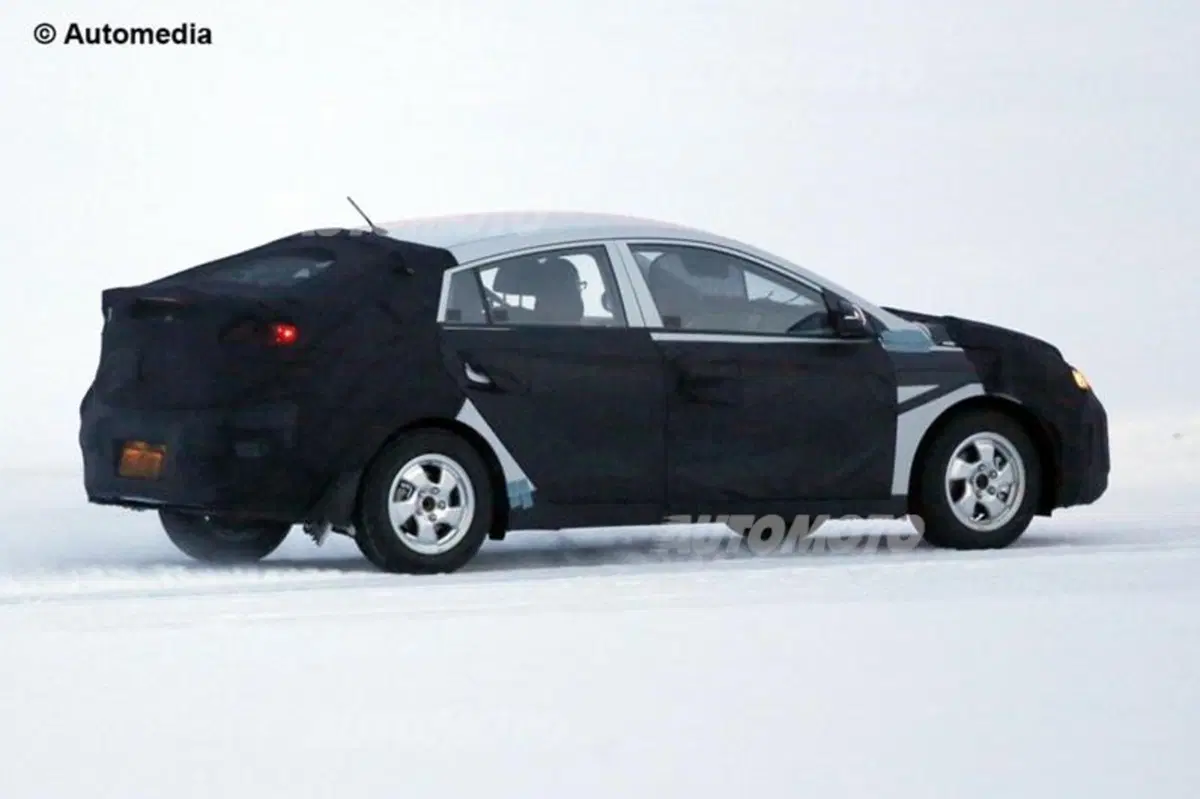 Hyundai al lavoro su un'ibrida. Sarà l'anti-Prius coreana (6)