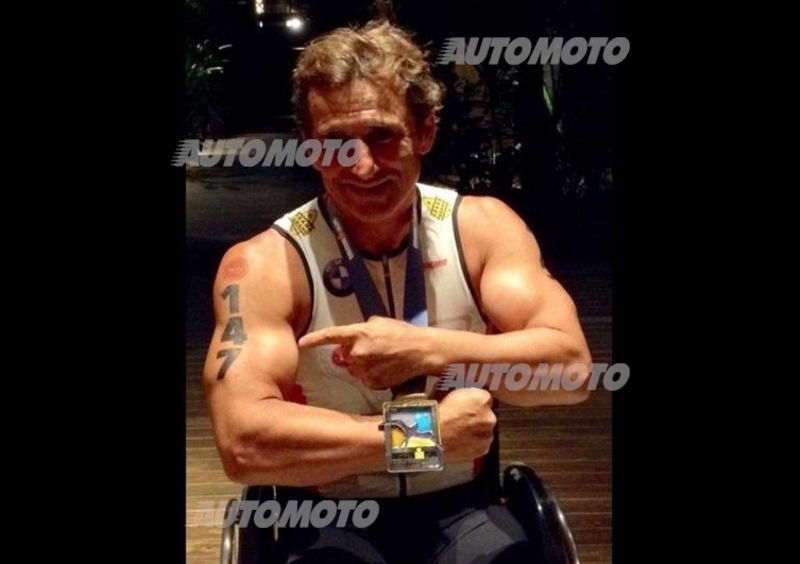 Alex Zanardi, incidente in handbike: frattura alla clavicola