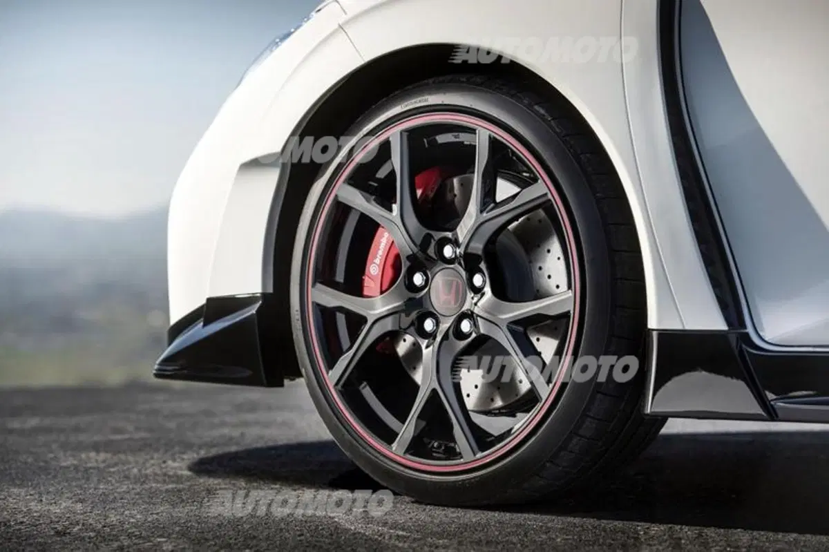 Nuova Honda Civic Type-R: i primi teaser della belva da 270 km/h (3)