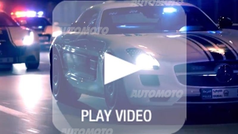 La polizia di Dubai mostra le sue Ferrari, Bugatti, Bentley e...