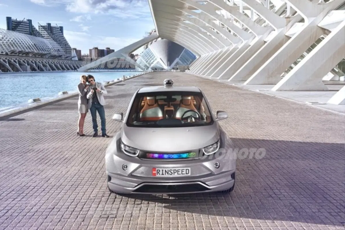 Rinspeed Budii: l'auto con il braccio robotico (4)