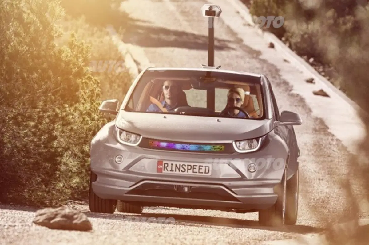 Rinspeed Budii: l'auto con il braccio robotico (9)