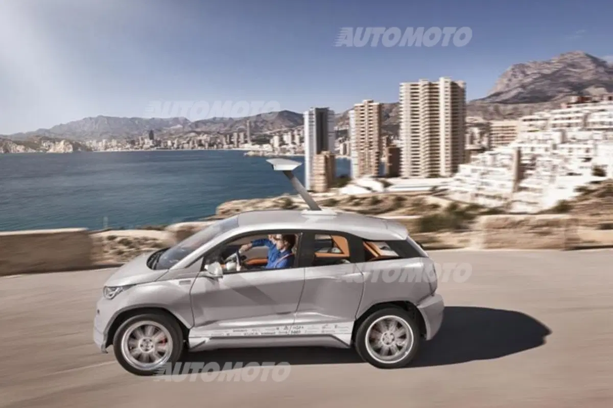 Rinspeed Budii: l'auto con il braccio robotico (10)
