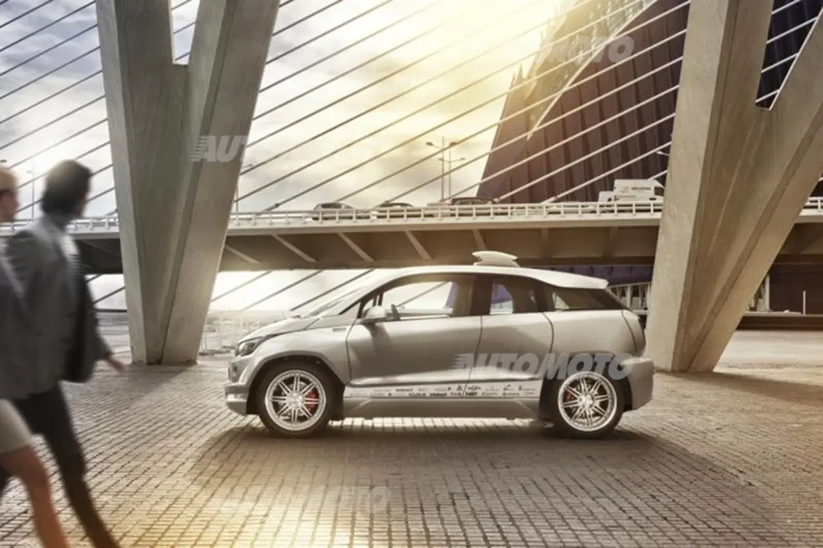 Rinspeed Budii: l'auto con il braccio robotico (12)