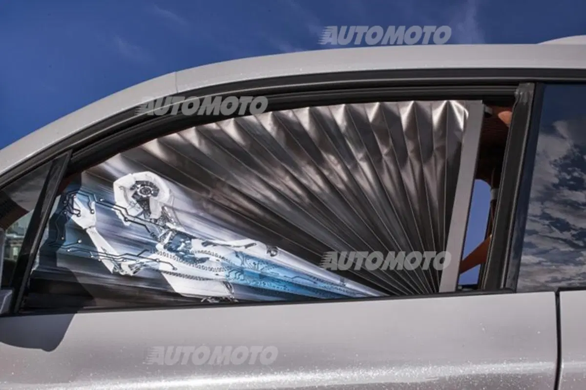 Rinspeed Budii: l'auto con il braccio robotico (19)