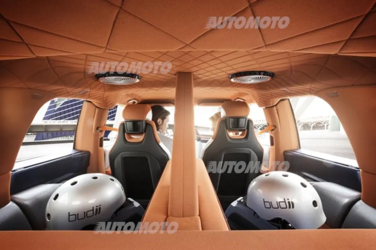 Rinspeed Budii: l'auto con il braccio robotico (30)
