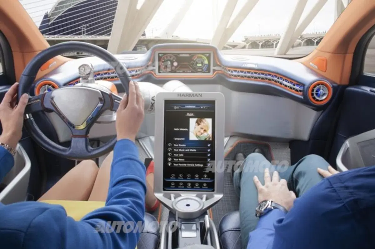 Rinspeed Budii: l'auto con il braccio robotico (32)
