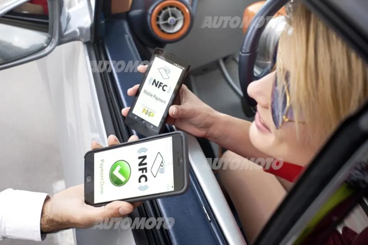 Rinspeed Budii: l'auto con il braccio robotico (49)