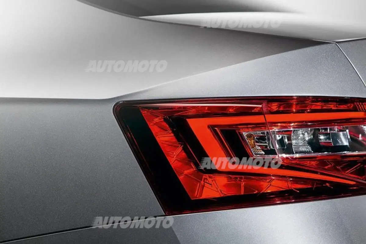 Nuova Skoda Superb: look tagliente e tanta tecnologia (17)