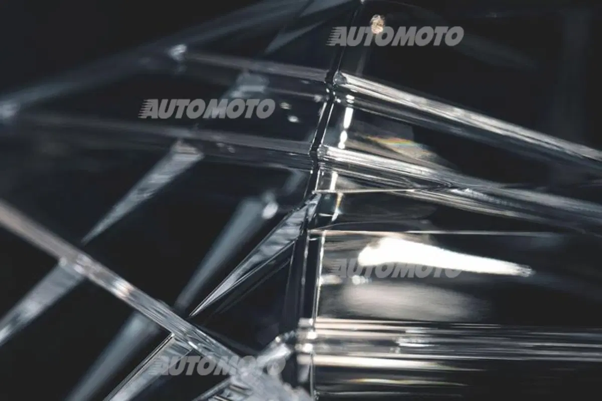 Nuova Skoda Superb: look tagliente e tanta tecnologia (18)