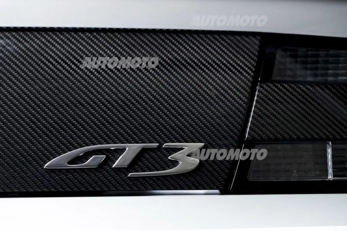 Aston Martin V12 Vantage GT3 special edition: 1.565 kg per 600 cv (8)