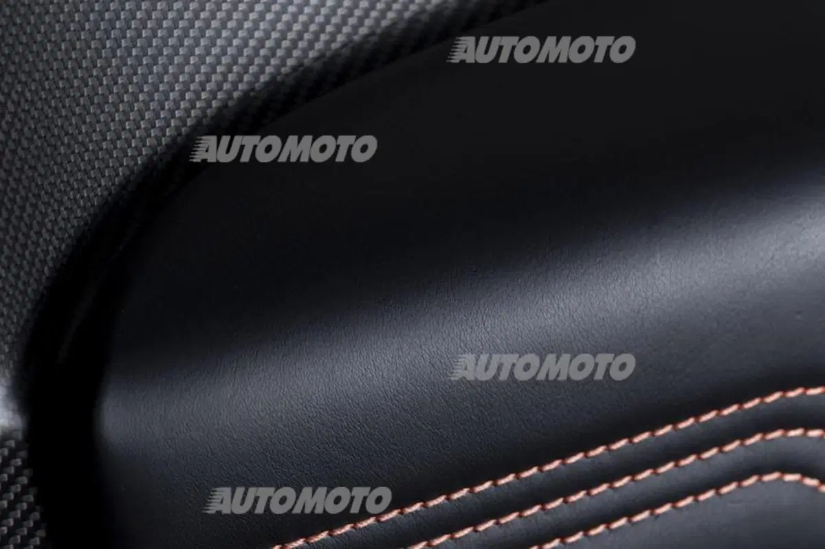 Aston Martin V12 Vantage GT3 special edition: 1.565 kg per 600 cv (9)