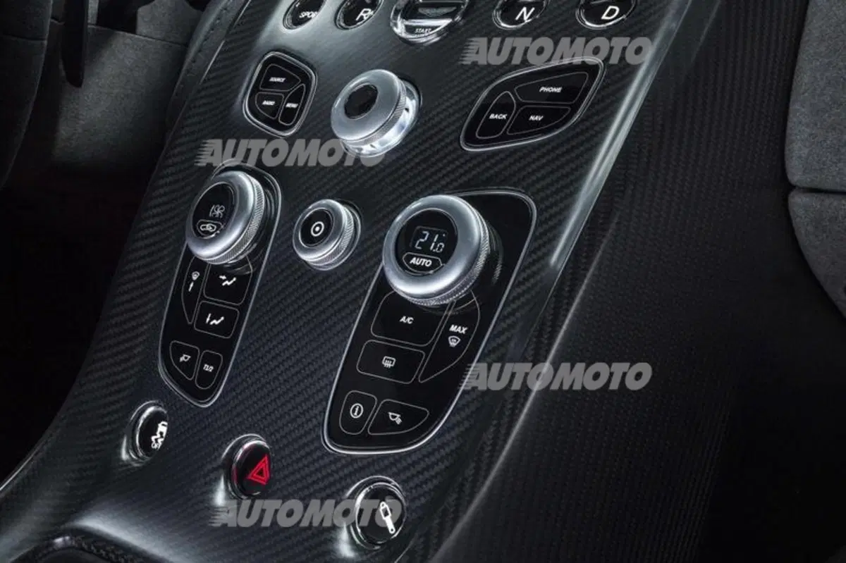 Aston Martin V12 Vantage GT3 special edition: 1.565 kg per 600 cv (18)