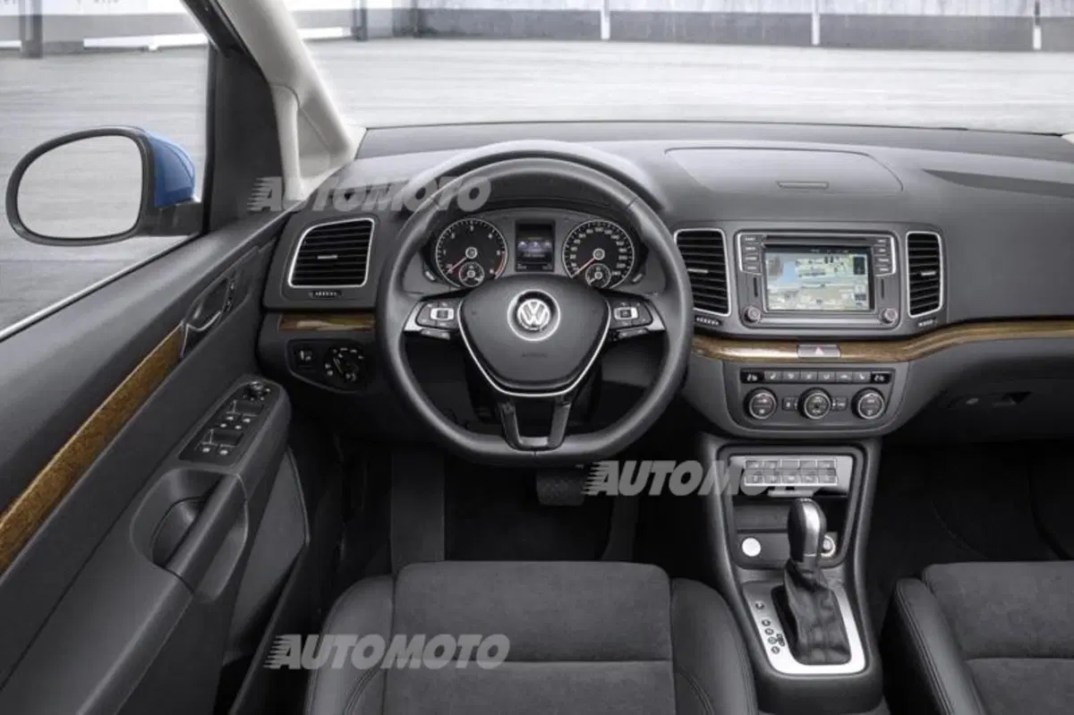 Volkswagen Sharan: a Ginevra 2015 il restyling (8)