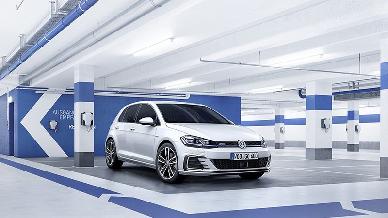 Volkswagen Golf: arriva il restyling anche per GTE e GTD