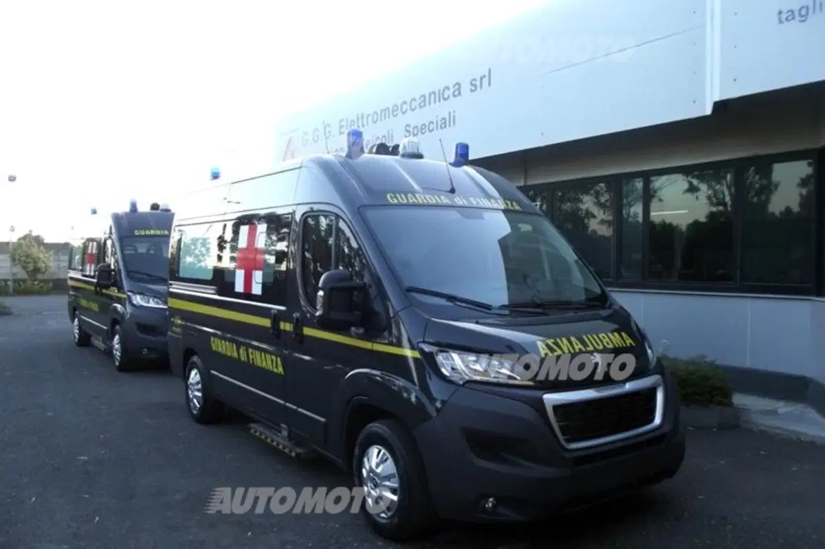 Expo Milano 2015: Peugeot è l'ambulanza ufficiale della Finanza