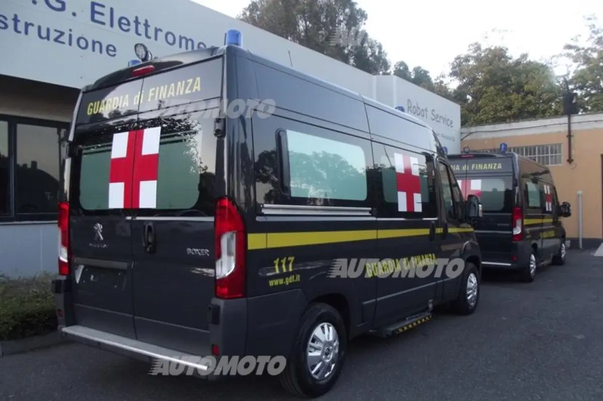 Expo Milano 2015: Peugeot è l'ambulanza ufficiale della Finanza (2)