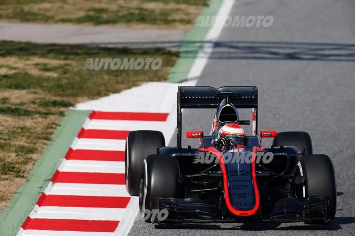 F1 test Barcellona, Day 1: Maldonado sfreccia, la Ferrari convince (3)