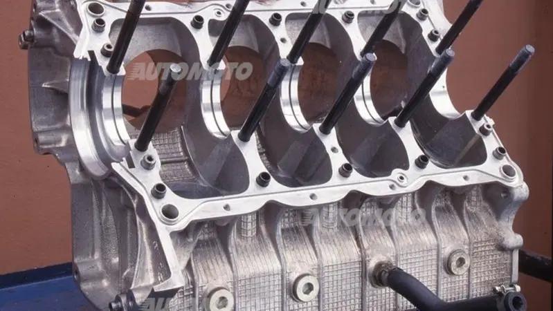 Il basamento dei motori: sollecitazioni spaventose e tanta tecnologia